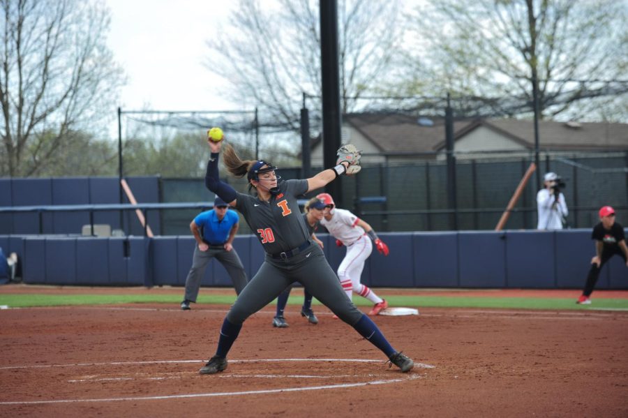 Lauren Wiles delivers a pitch to Abby Ryniec against Ohio State on April 15. Sydney Sickels and Lauren Wiles have been a successful tandem lately and will be relied on to get the Illini into the tournament. 