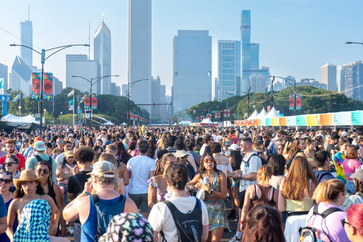 A+crowd+of+festival+goers+walks+down+Columbus+Drive%2C+the+area+where+a+majority+of+portable+restrooms+and+concessions+are+located%2C+on+Thursday.
