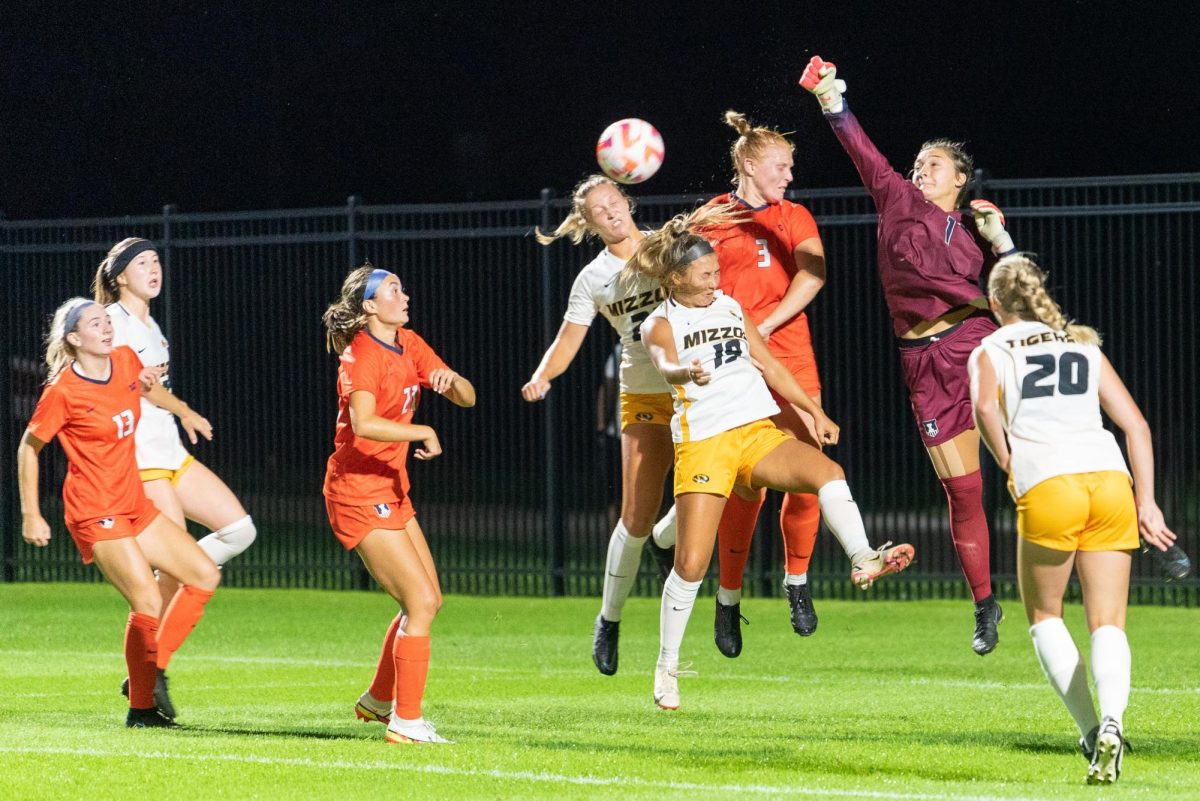 The Illini and Mizzou fights for the ball on Sept. 9, 2022. Despite pressure pressed by the Illini at the end of Thursdays match against Missouri, the Illini were unsuccessful on securing the win.