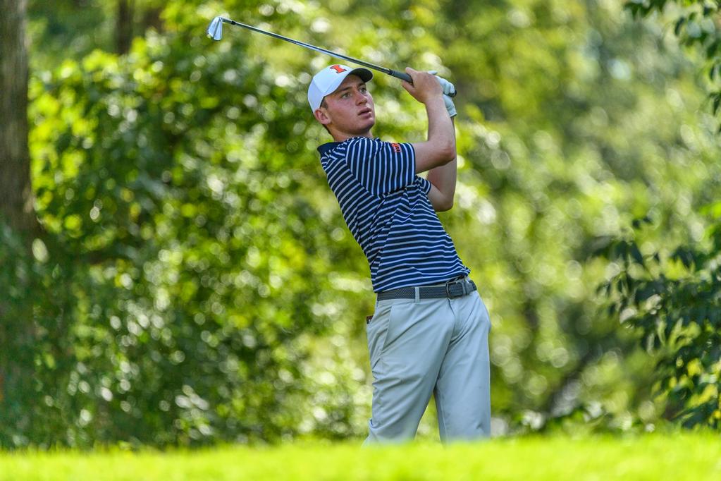 Sophomore Ryan Voois tees off during the 2023 Fighting Illini Invitational on Sep. 15.