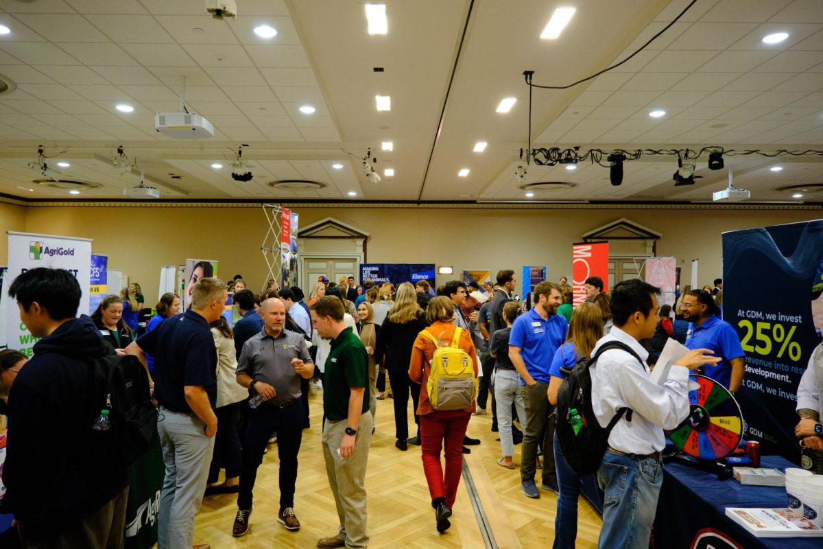 Students browse the LAS & ACES Career fair, held on Sept. 20 at the Illini Union.