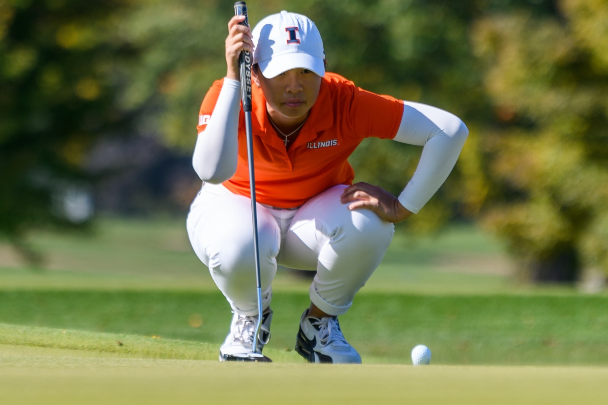 Senior Isabel Sy lines up a putt during a golf game, 2023.