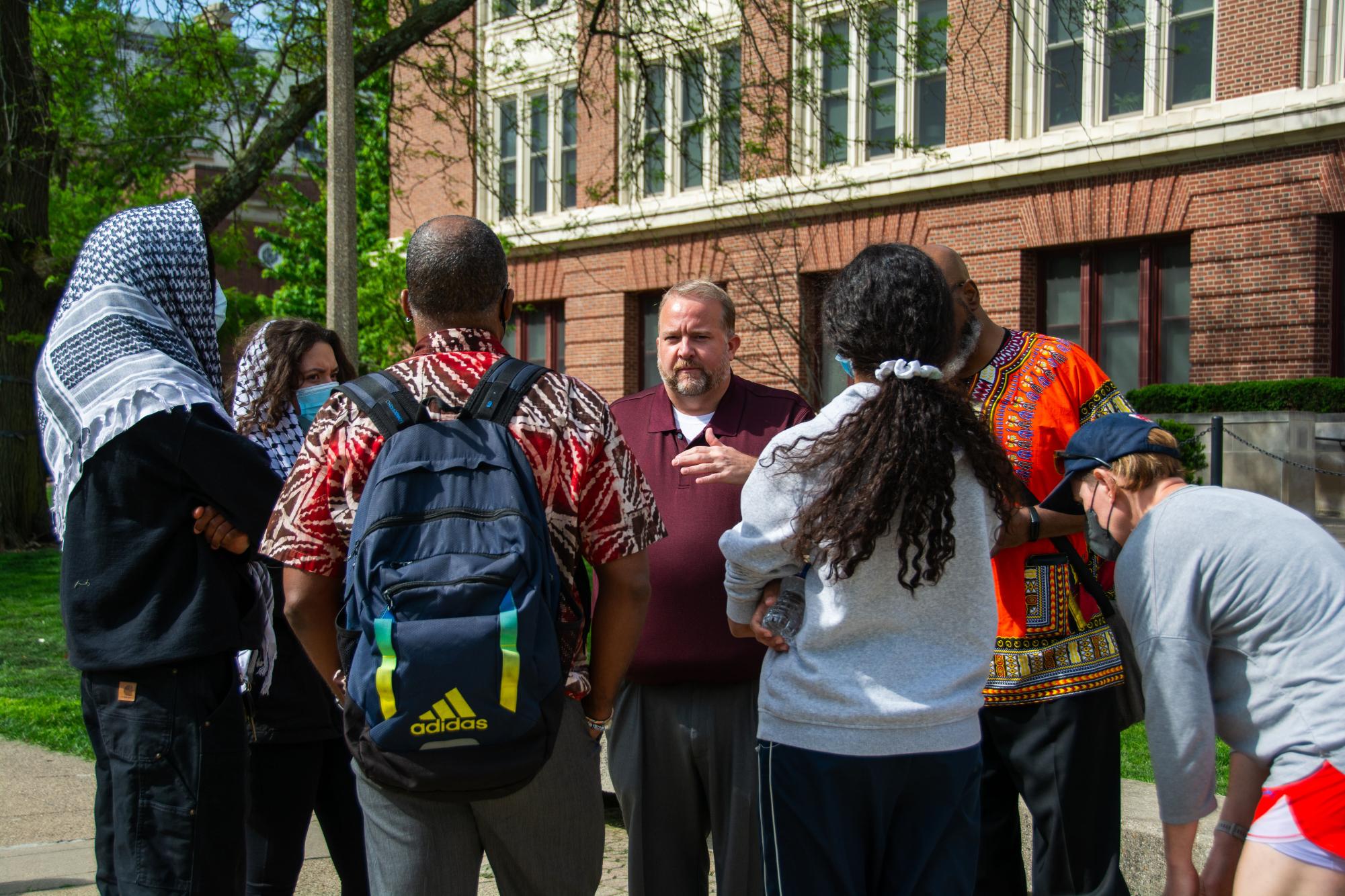 Associate Vice Chancellor for Student Success, Inclusion and Belonging Jim Hintz discusses with demonstration organizers.