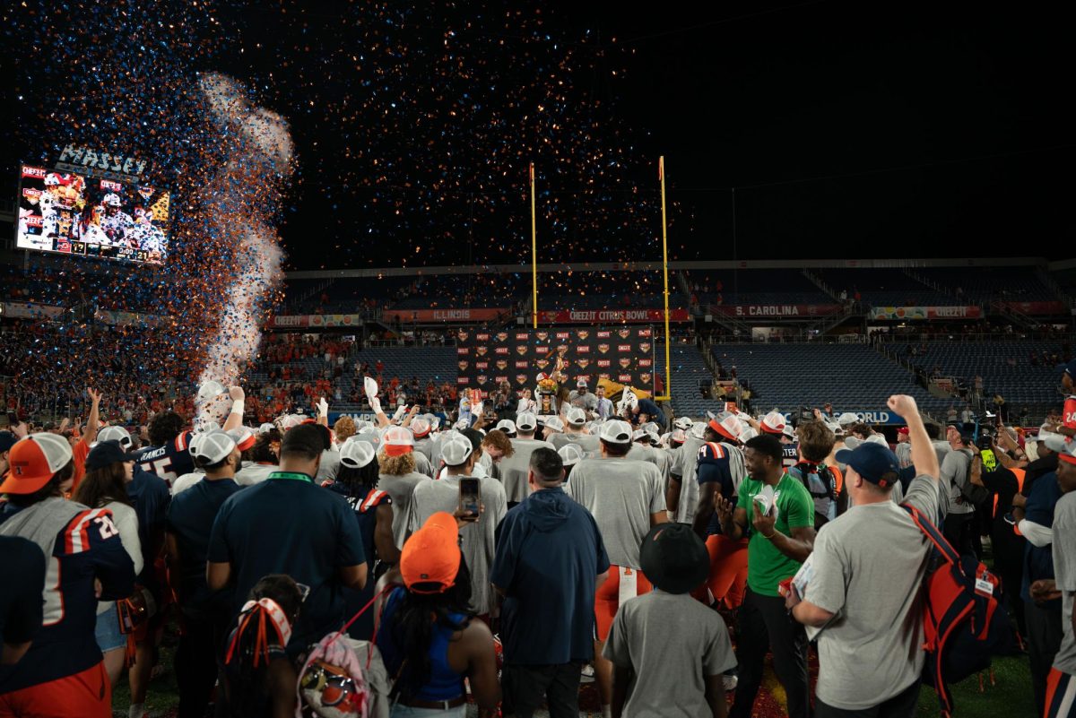 No. 20 Illinois celebrates on the field after winning the Cheez-It Citrus Bowl on Dec. 31, 2024.