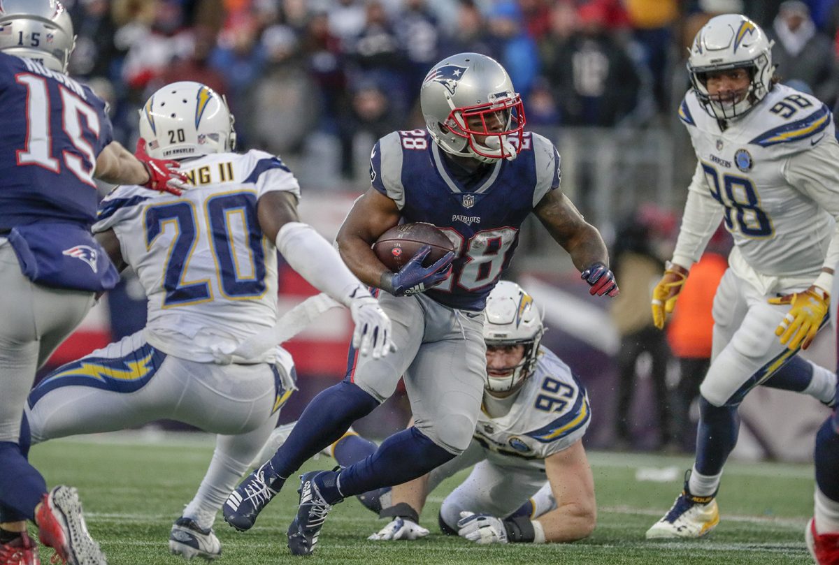 New England Patriots running back James White heads upfield on a screen pass late in the game against the Los Angeles Chargers during the AFC Divisional Playoff Game on Sunday, Jan. 13, 2019 at Gillette Stadium in Foxborough, Mass. (Robert Gauthier/Los Angeles Times/TNS)