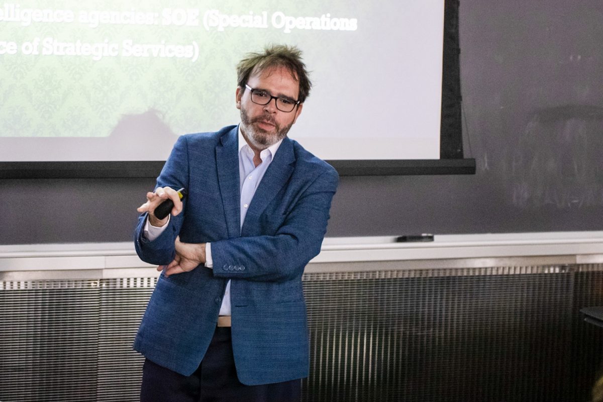Stefan Djordevic engages with students in his April 2 Lecture at Lincoln Hall