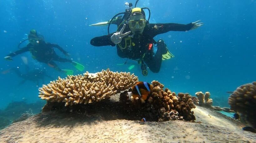 Jack Thornton, a 2025 University alum, goes scuba diving in the Great Barrier Reef in Australia and poses with a clownfish on Feb. 13, 2024.