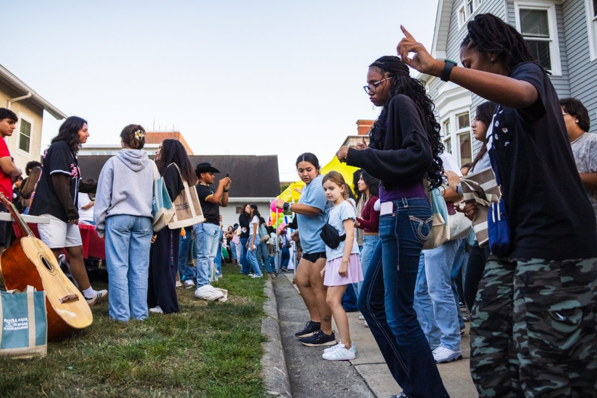 People explore Hispanic RSOs and dance together on the lawn of La Casa Cultural Latina at its Paleta Social on Aug. 25. DJ Silkee played popular line dances and party songs that kept the crowd on its feet.