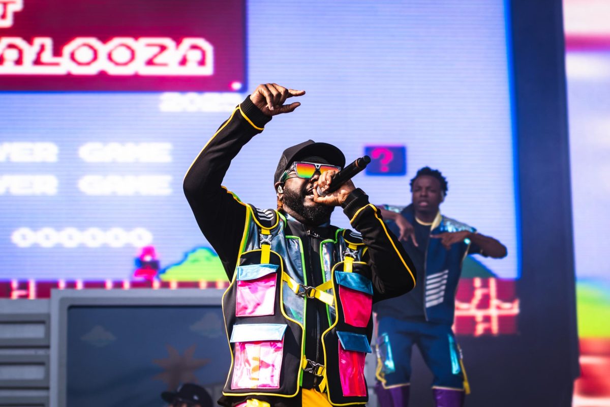 T-Pain opens his Friday afternoon set with a Super Mario Bros. themed stage and lighting.