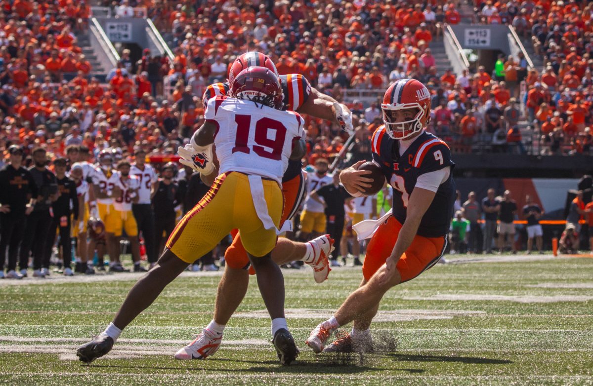 Illinois senior quarterback Luke Altmyer rushes for the game’s first touchdown against USC on Sept. 27.