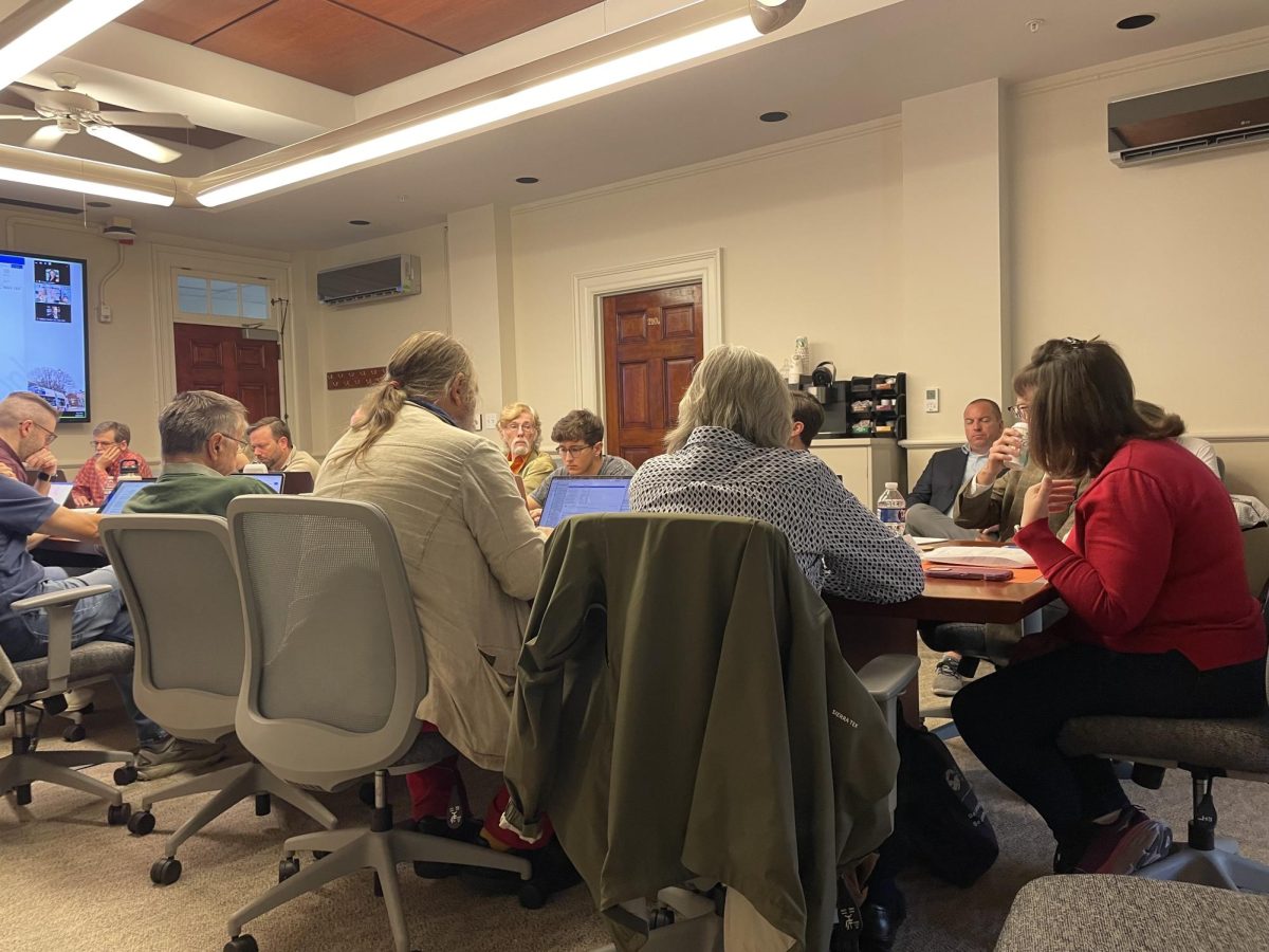 University Senate Executive Committee members discuss honorary degrees, record University enrollment and a DOJ complaint at its meeting on Sept. 8.