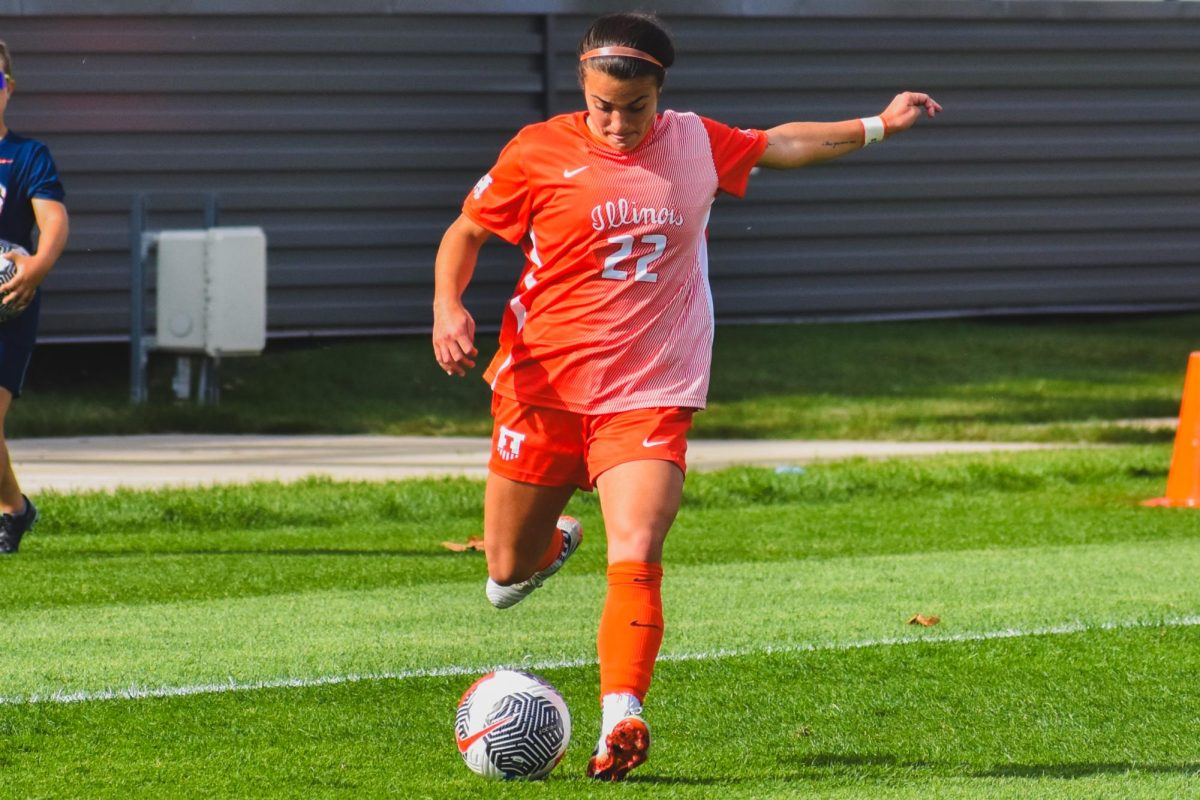 Lia Howard passing the ball to her teammate at the center to attempt to score against UCLA on Oct. 13.
