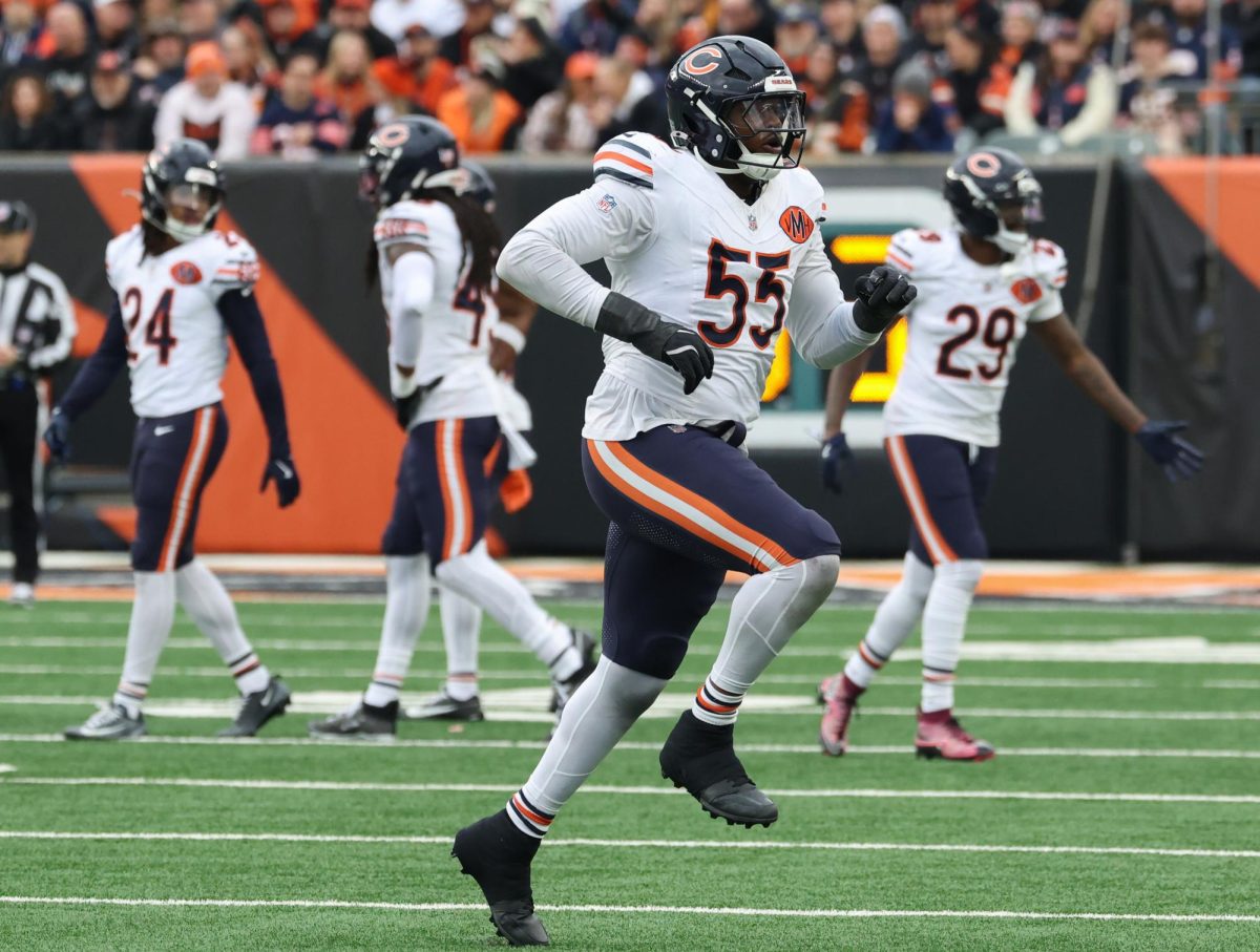 Bears defensive end Dayo Odeyingbo hops off the field on one foot after an injury in the fourth quarter against the Bengals at Paycor Stadium on Nov. 2, 2025, in Cincinnati. (John J. Kim/Chicago Tribune)