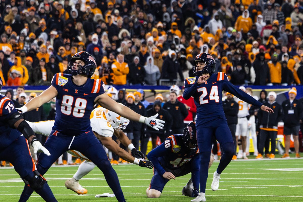 Junior kicker David Olano makes a 29-yard field goal to secure Illinois' victory over Tennessee in the Music City Bowl on Dec. 30.