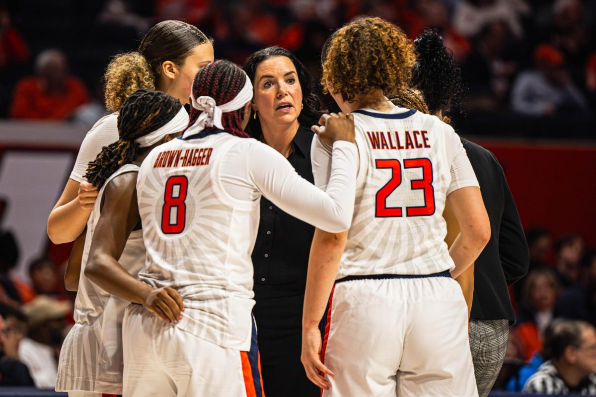 Illinois head coach Shauna Green huddles up her players during the their game against Northwestern on January 18.