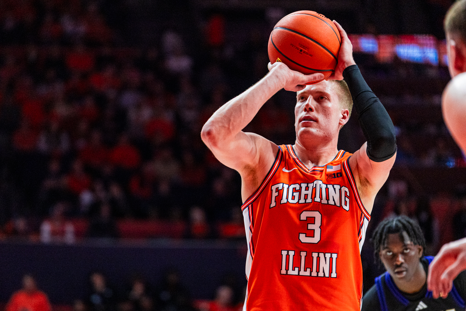 No. 9 Illinois defeats Washington for 10th straight win