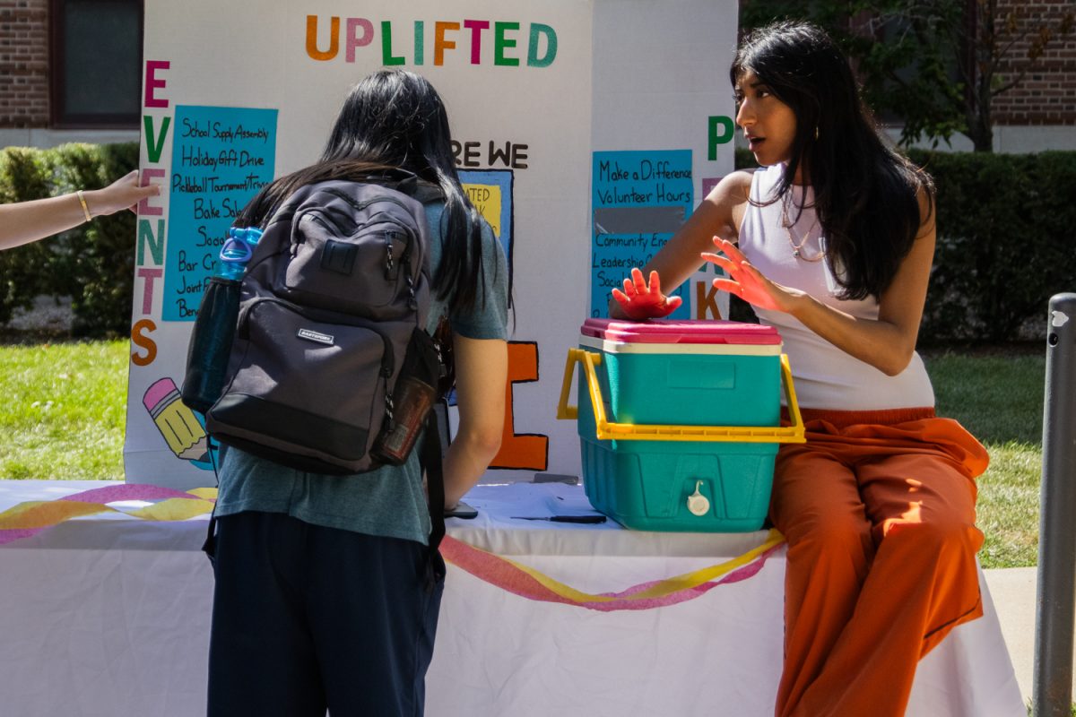 Maryam Tariq, a senior in ACES, talks to a student about Project Taqwa, a Muslim mental health registered student organization, at Quad Day on Aug. 24, 2025.
