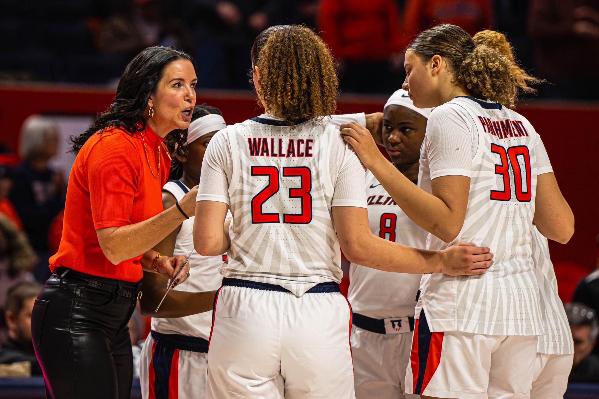 Head coach Shauna Green talks to her players during a timeout during the Illinois v. Indiana game on Dec. 6, 2025. Illinois would go on to win the game 78-57.