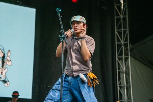 grentperez dances while singing on stage during his Sunday performance.