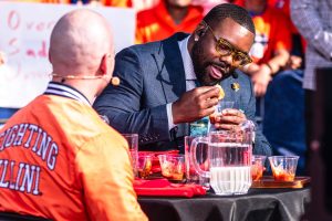 Former NFL player and Big Noon Kickoff host Mark Ingram II takes a bite of a spicy chicken wing with Sean Evans, an Illinois alumnus and host of the popular talk show, Hot Ones, on Sept. 27, 2025.